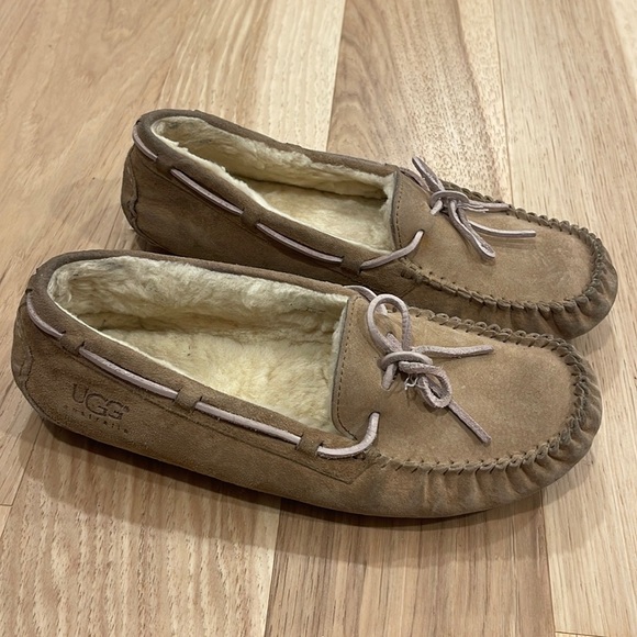 UGG Dakota Chestnut Suede Moccasin Slippers, size 9 - Picture 1 of 6